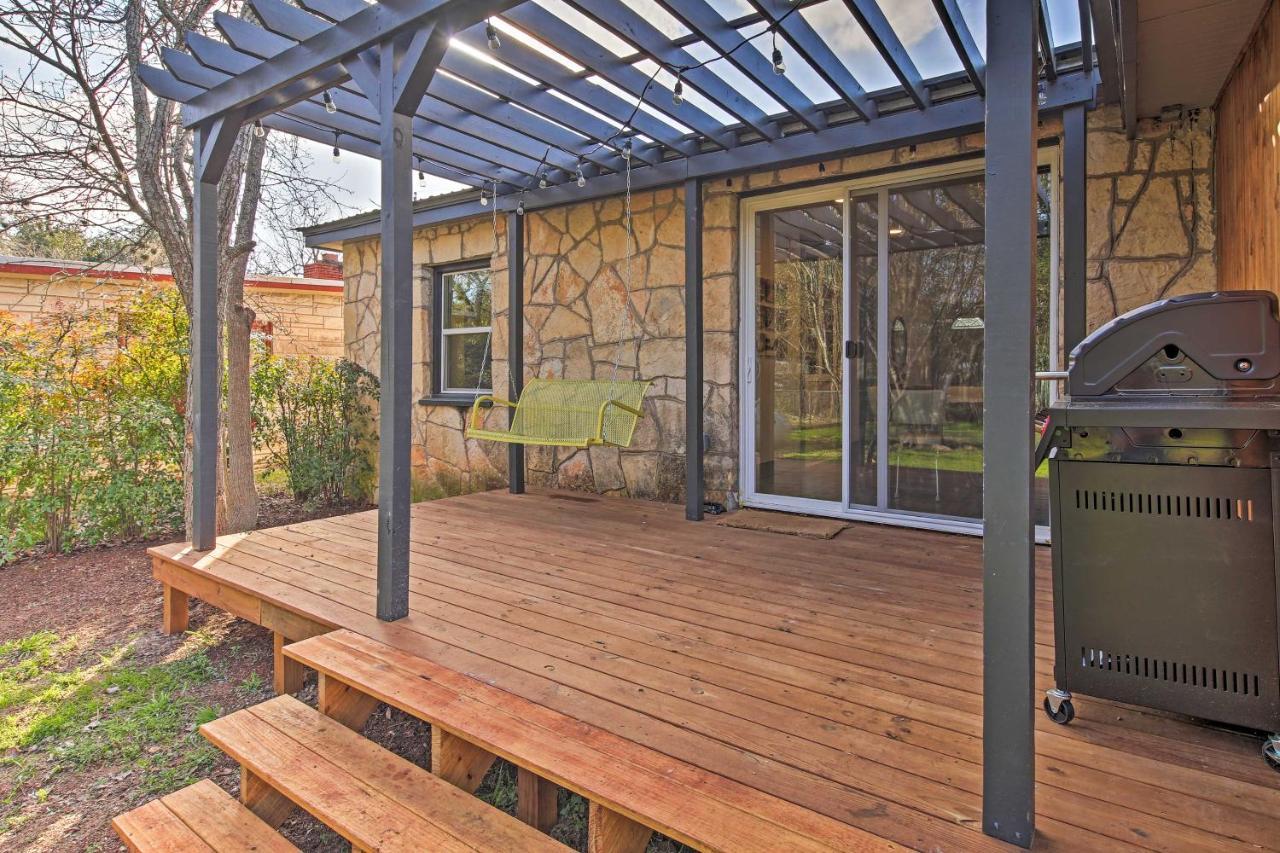Remodeled Retro Home With Deck, Walk To Main Street! Blanco Exterior photo